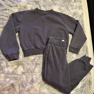 Aritizia TNA sweat set in dark acid wash grey